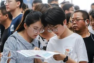 阿格选利物浦队友五人阵：雷纳、卡拉格、海皮亚、杰拉德&苏牙